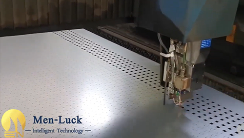 Laser cutting square hole, processing speed is fast.