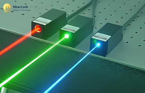 cutting machine manufacturers explain in detail the differences between ultraviolet, red light and green light sources?